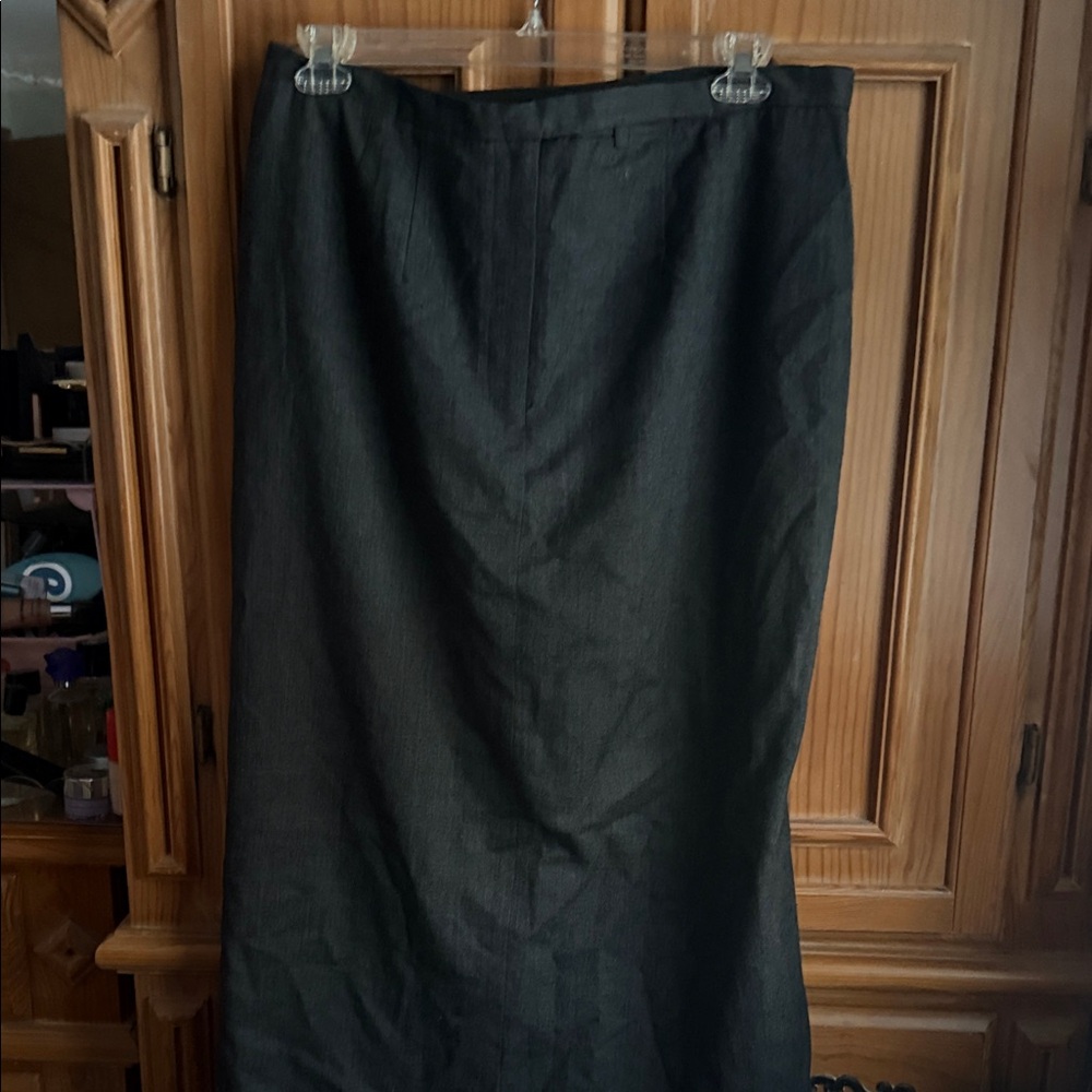 Elegant long black Women's Skirt size 18